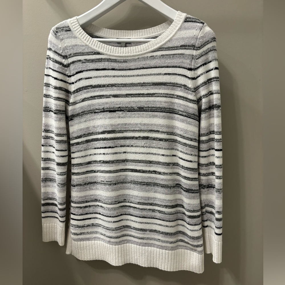 NWOT T by Talbots size S sweater. White, black, light gray, and dark gray.